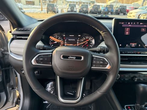 Certified 2025 Jeep Compass Limited image 10