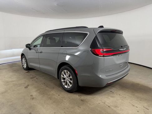 Used 2023 Chrysler Pacifica Touring-L AWD/4WD image 10