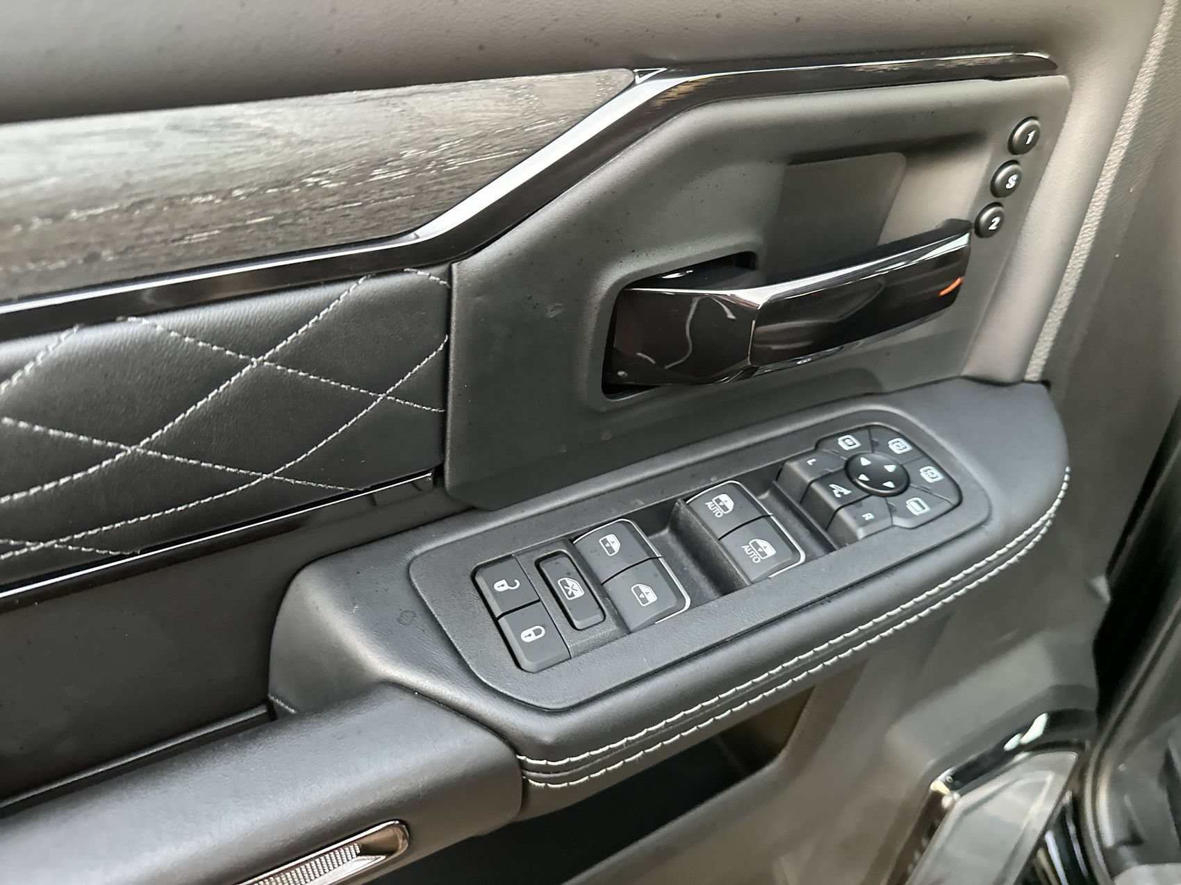 Used 2025 RAM 3500 Limited AWD/4WD image 13