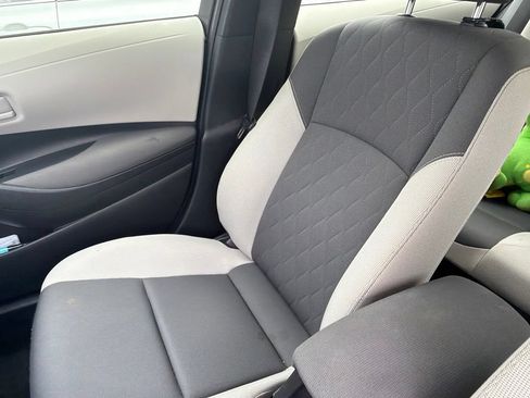 Used 2025 Toyota Corolla LE FWD image 8