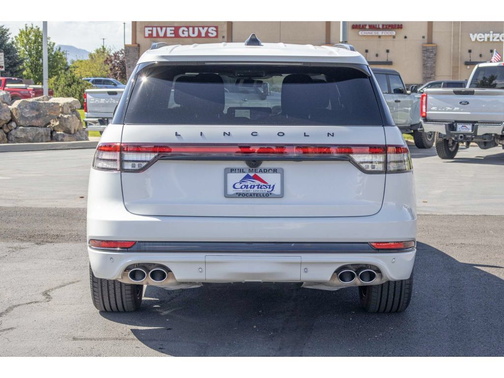 Used 2025 Lincoln Aviator Black Label w/ Jet Appearance Package AWD/4WD image 4