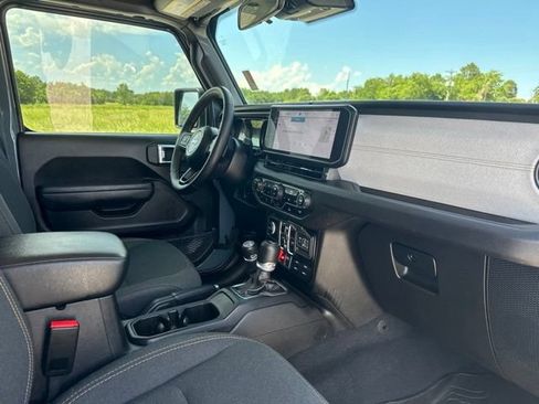 Used 2024 Jeep Wrangler Unlimited Sport AWD/4WD image 18
