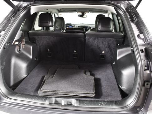 Used 2019 Jeep Cherokee Limited image 50