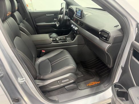 Used 2025 Honda Pilot TrailSport image 24