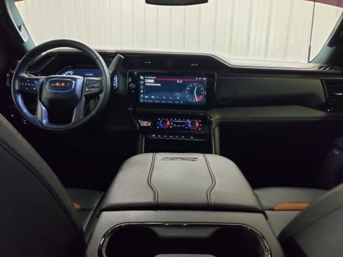 Used 2025 GMC Sierra 2500 AT4 image 10