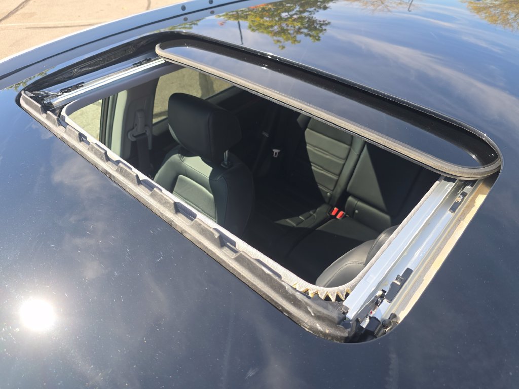 Used 2022 Honda CR-V Touring image 3