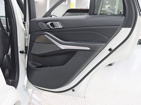 Used 2022 BMW X5 M50i image 41