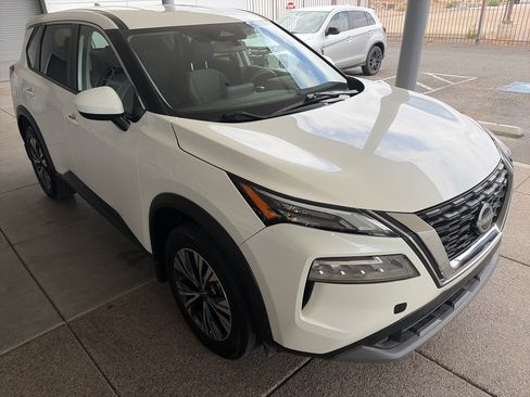 Used 2023 Nissan Rogue SV FWD image 3