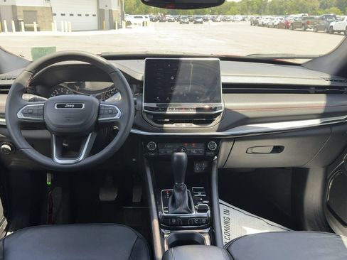 Used 2025 Jeep Compass Trailhawk AWD/4WD image 8