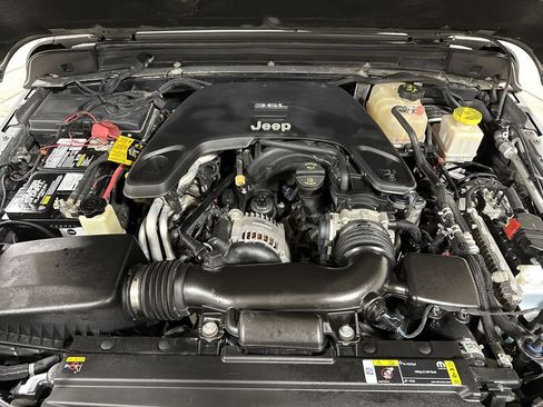 Used 2021 Jeep Gladiator Sport AWD/4WD image 24