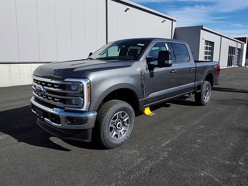 New 2026 Ford F250 Lariat w/ FX4 Off-Road Package image 4