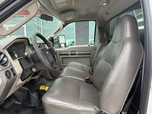 Used 2009 Ford F550 4x4 Regular Cab Super Duty image 21
