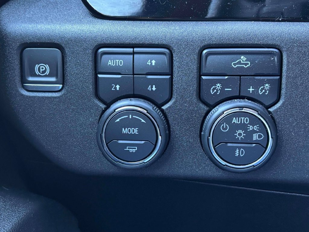 Used 2024 Chevrolet Silverado 1500 RST AWD/4WD image 9