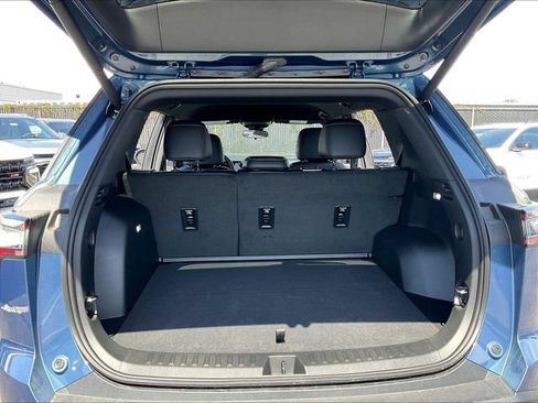 New 2027 Chevrolet Equinox LT w/ Convenience Package II FWD image 16