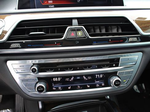 Used 2016 BMW 750i xDrive image 36