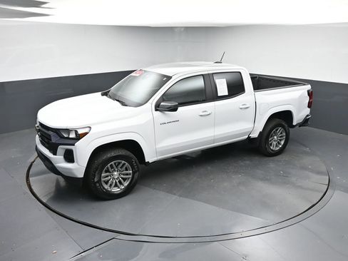 Used 2024 Chevrolet Colorado LT image 40