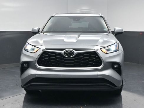 Used 2023 Toyota Highlander XLE image 19