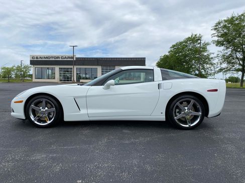 Used 2007 Chevrolet Corvette Coupe w/ Performance Package RWD image 8
