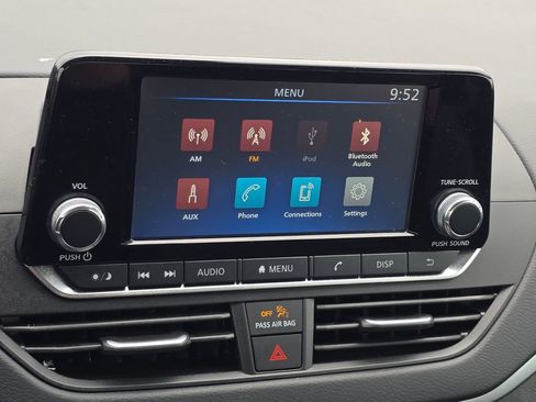 Used 2024 Nissan Altima 2.5 S image 12