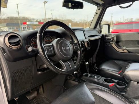 Used 2017 Jeep Wrangler Unlimited Sahara image 14