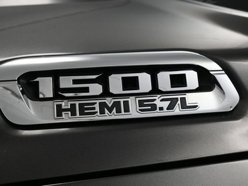 Used 2019 RAM 1500 Laramie AWD/4WD image 12