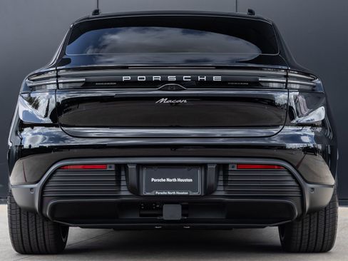 New 2026 Porsche Macan Electric image 10