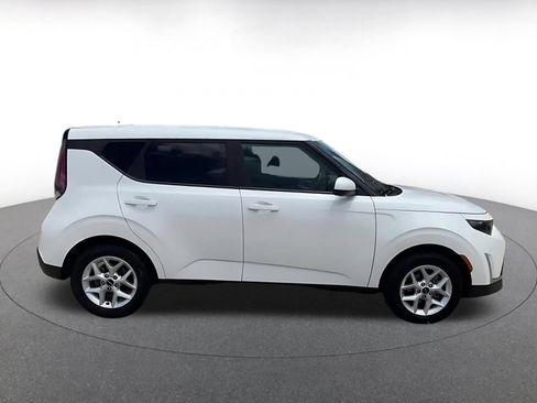 Used 2025 Kia Soul LX w/ LX Technology Package FWD image 14