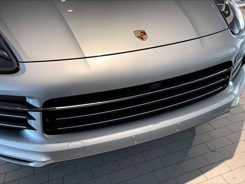 Used 2023 Porsche Cayenne image 32