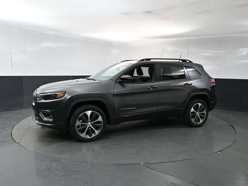 Used 2022 Jeep Cherokee Limited w/ Elite Package AWD/4WD image 2