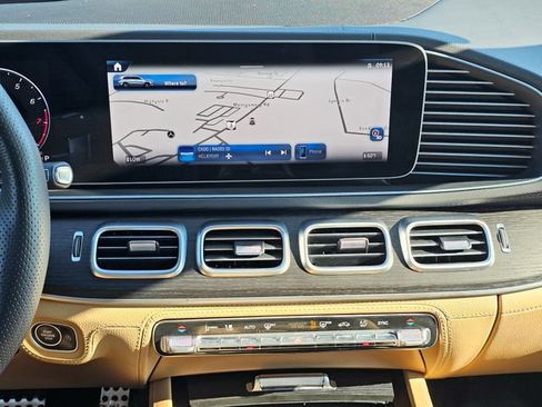 Certified 2025 Mercedes-Benz GLS 580 4MATIC image 40