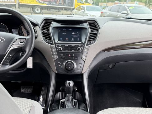 Used 2017 Hyundai Santa Fe SE AWD/4WD image 15