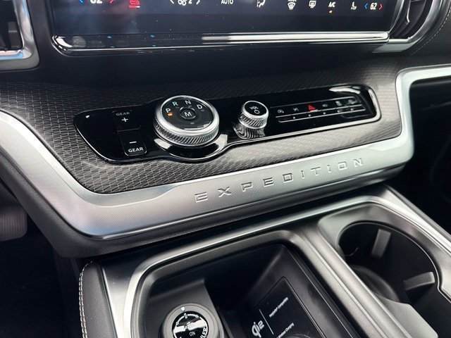 Used 2027 Ford Expedition Platinum w/ Stealth Performance Package AWD/4WD image 22
