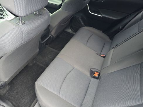 Used 2020 Toyota RAV4 LE image 11