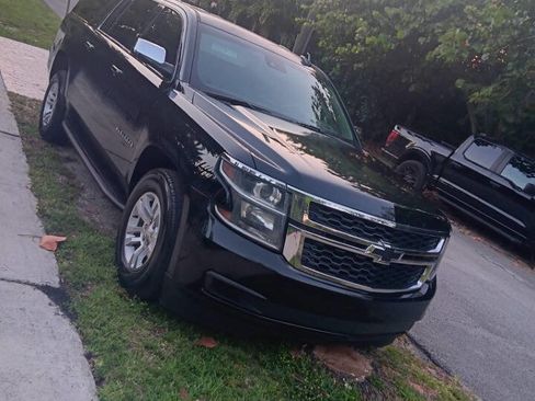 Used 2018 Chevrolet Suburban LT image 1