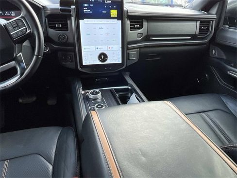 Certified 2023 Ford Expedition Platinum image 17