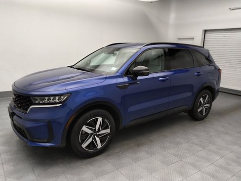 Used 2023 Kia Sorento S FWD image 2