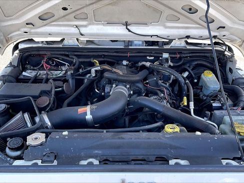 Used 2009 Jeep Wrangler X image 9