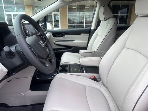 Certified 2026 Honda Odyssey Touring image 8