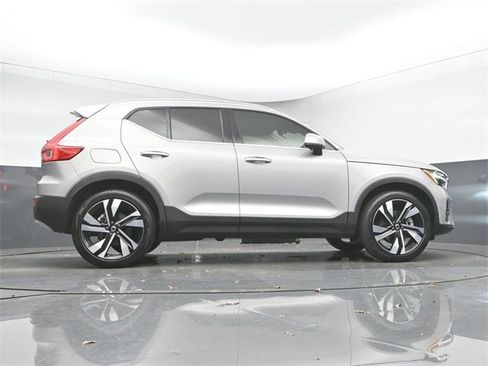Used 2023 Volvo XC40 B5 Plus w/ Driver Assist Package image 43