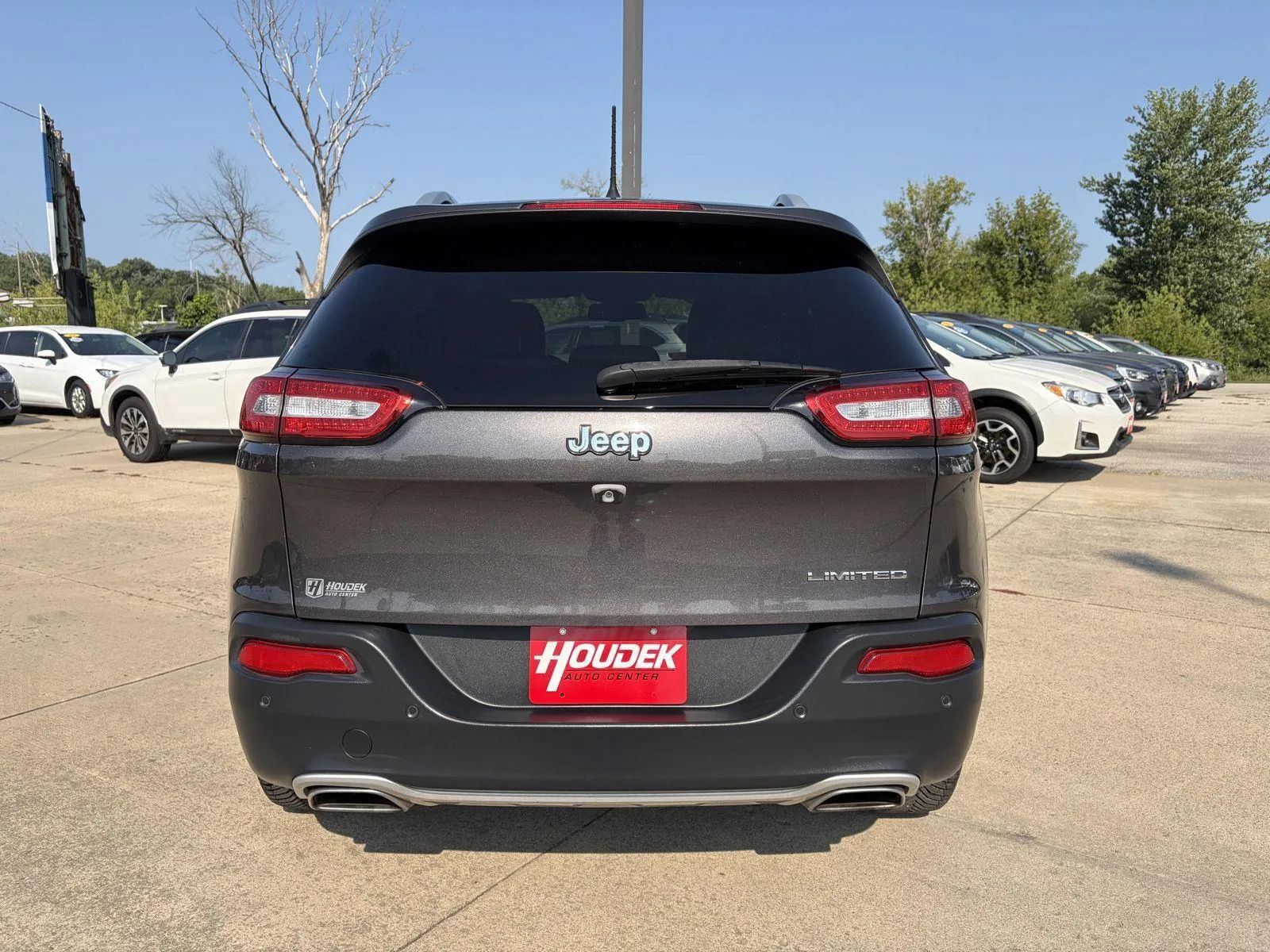 Used 2018 Jeep Cherokee Limited FWD image 7