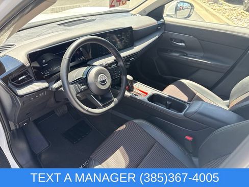 Used 2025 Nissan Kicks SR w/ SR Premium Package AWD/4WD image 12