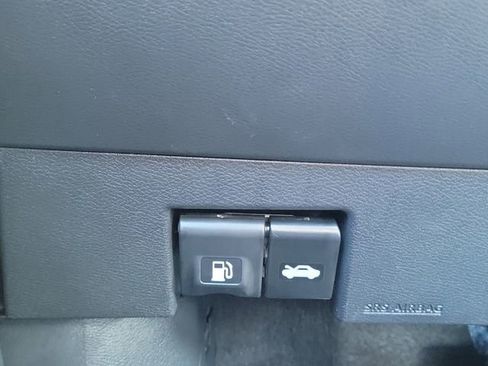 Used 2025 Nissan Versa SV w/ Trunk Package FWD image 31