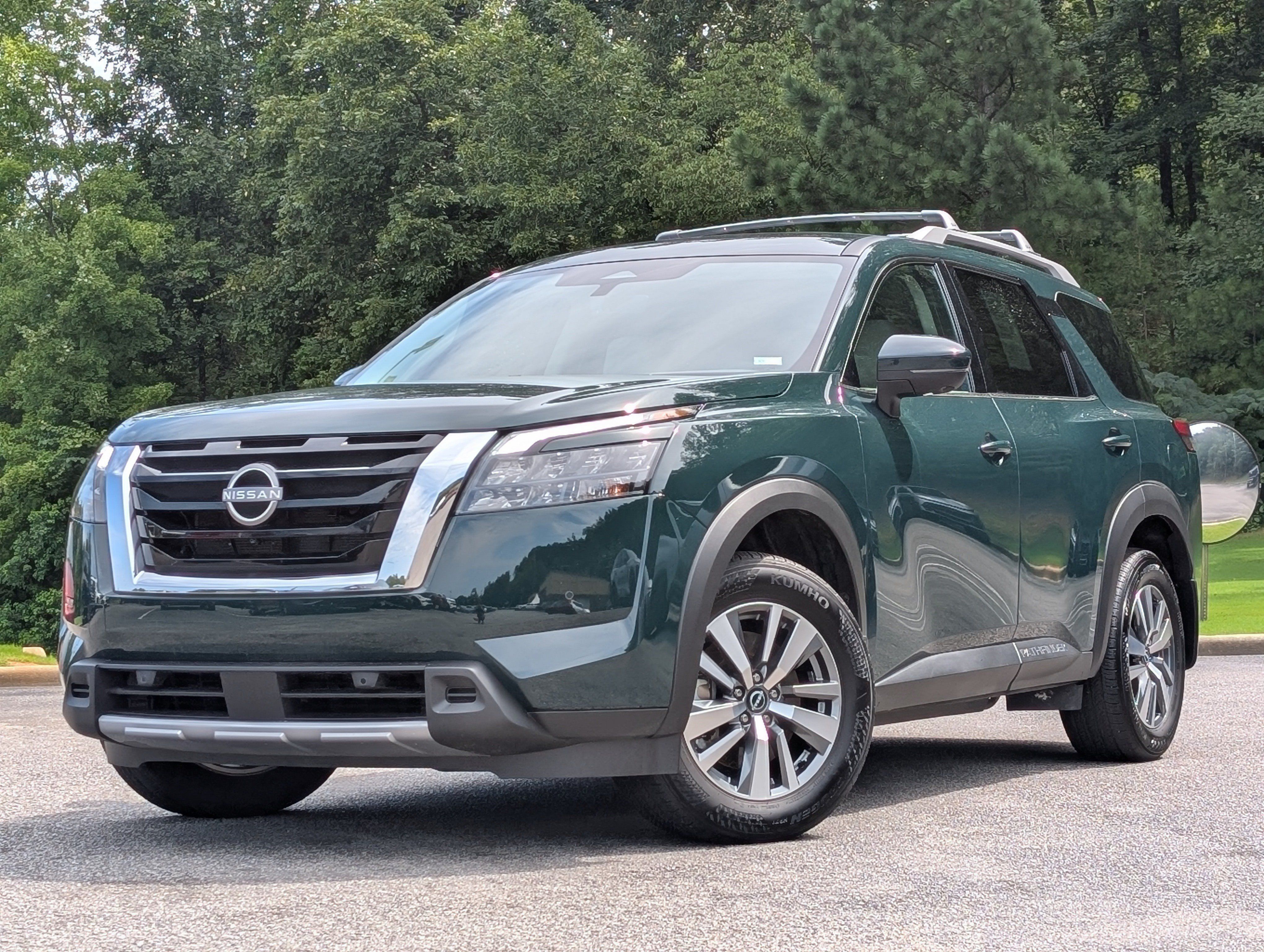 Used 2025 Nissan Pathfinder SL AWD/4WD image 4