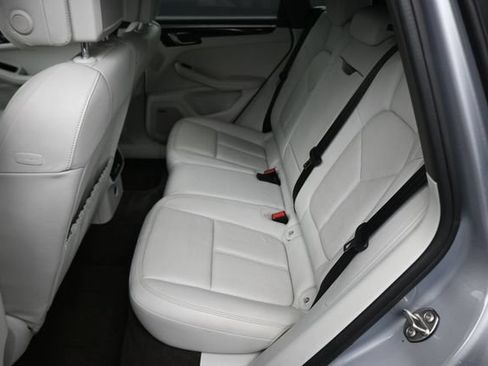 Used 2019 Porsche Macan AWD/4WD image 19