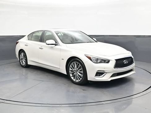 Used 2018 INFINITI Q50 Luxe w/ Essential Package (3.0T Luxe) RWD image 2