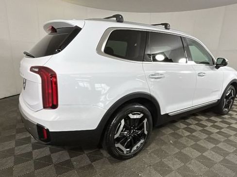 Used 2025 Kia Telluride S FWD image 2
