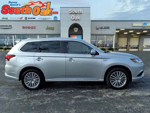 Used 2022 Mitsubishi Outlander SEL AWD/4WD image 2
