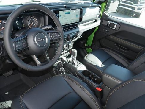 New 2025 Jeep Gladiator High Tide image 16