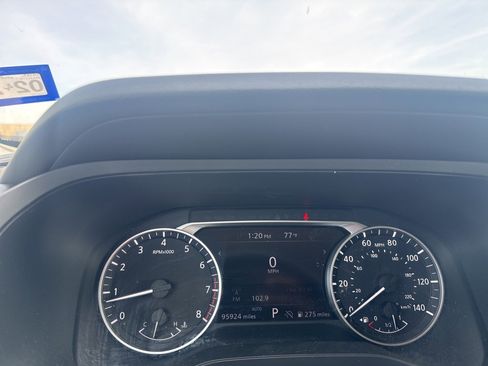 Used 2023 Nissan Pathfinder S image 39