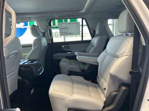 New 2025 Ford Expedition Max Platinum w/ Driver's Package image 19